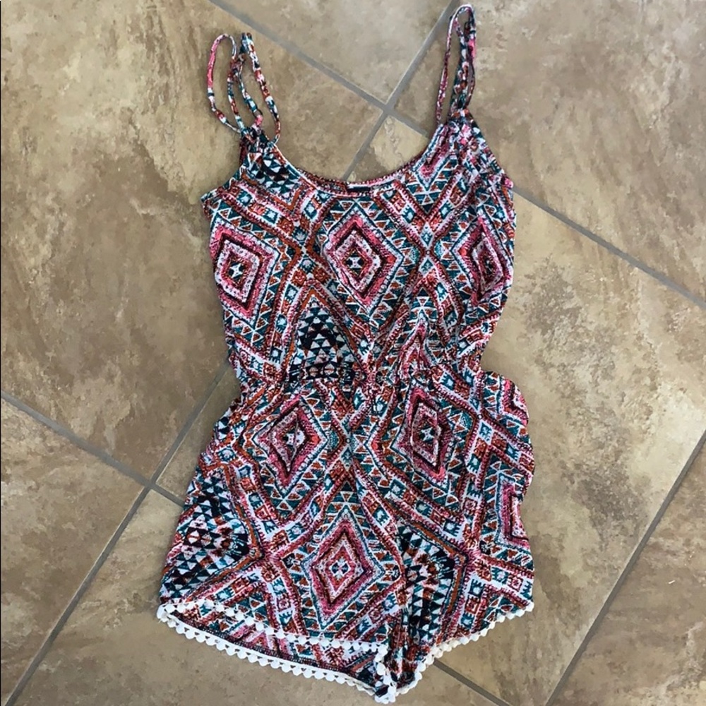 Pink patterned romper - Picture 3 of 8